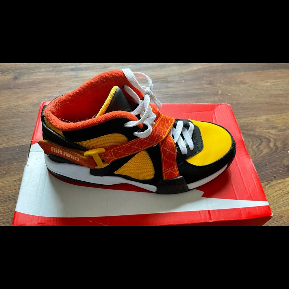 Nike air raid rayguns black university gold 2021 mens